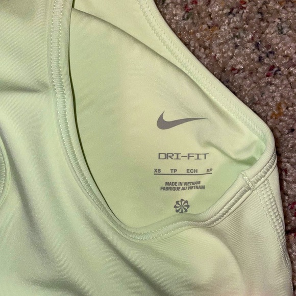 🏐NWT- XS Nike Victory Compression Sports Bra - Picture 2 of 6